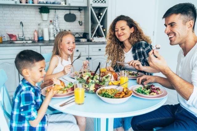 150-best-family-lunch-captions-for-instagram-with-quotes